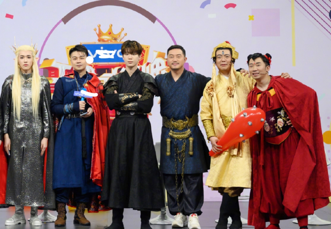 王一博|宋亚轩和王一博cos精灵王子，看到王一博的眼睛，才明白宋亚轩输哪了