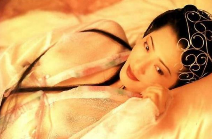 潘金莲|她是最被认可的“潘金莲”，靠角色红遍全国，现在却街头卖拉面！