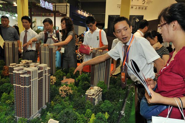 富力地产|买房距离地铁多远才好？住过“地铁房”的人，告诉你真实感受