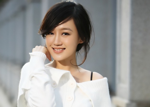 小文说说|一双会说话的大眼睛，古灵精怪的哈妹，她就是女星薛佳凝