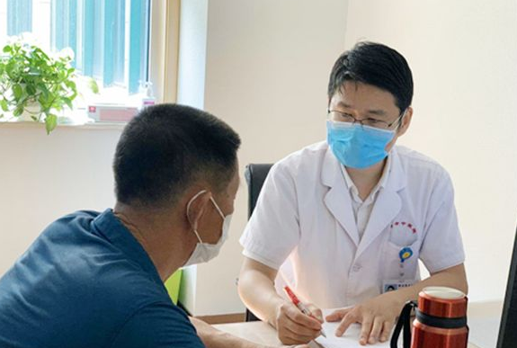 肝脏|饮酒后若出现这3个现象，无论男女，肝脏或已“破烂不堪”，趁早戒掉