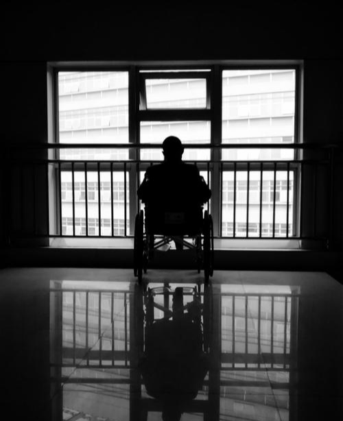 《沉默的病人》狂销300万册的烧脑神作, 比凶杀案真相更恐怖