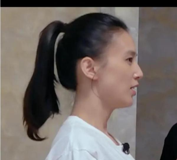 面膜 37岁“精致仙女”黄圣依，面膜不断，素颜状态好