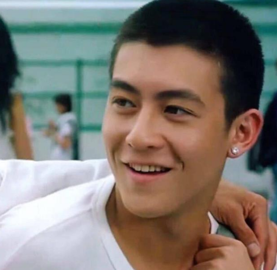 陈冠希|曾经陈冠希有多受欢迎？看到他和女明星的合照，就能够看出曾经的辉煌