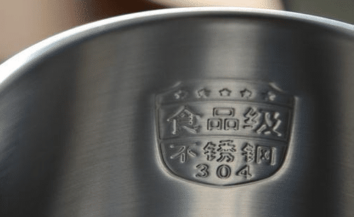 医生|晨起一杯热水“变毒水”，63岁老汉肾衰离世，医生叹惜：无知害人不浅