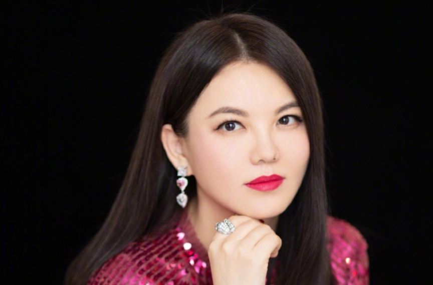 李湘|李湘直播带货，网友们纷纷吐槽，有钱人的世界不懂