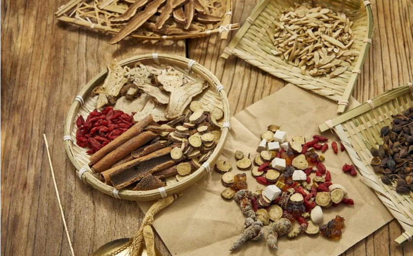 胃酸|肝胆科医生提醒:晨起有这4个表现,是肝在“求救”,别等肝脏受伤严重才后悔