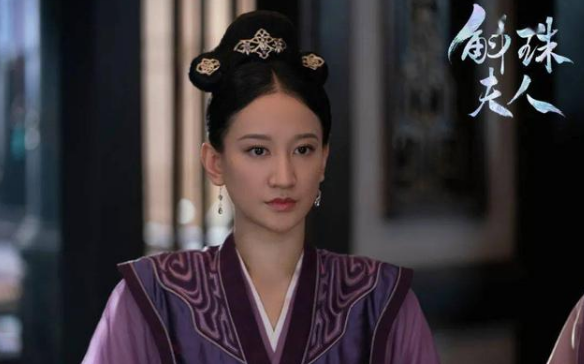 李小冉|因和李小冉长的太像，导致她遇到了很多的困扰，但这也促使了她成为演员