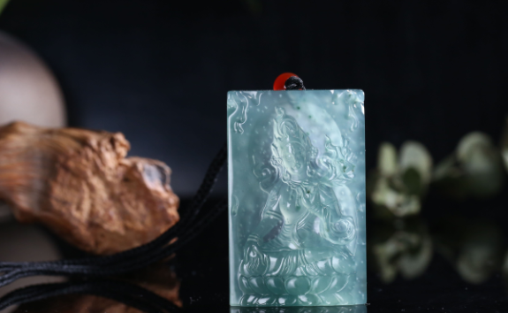 翡翠|什么是雪花棉翡翠？如何判断雪花棉翡翠的品质？