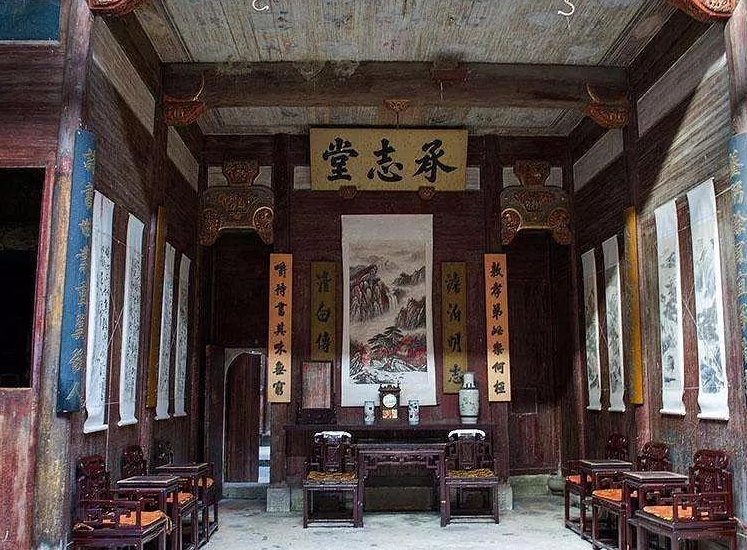 麦麦的平凡 安徽一个富商的大宅院,建筑相当奢华,每一处都是艺术的体现