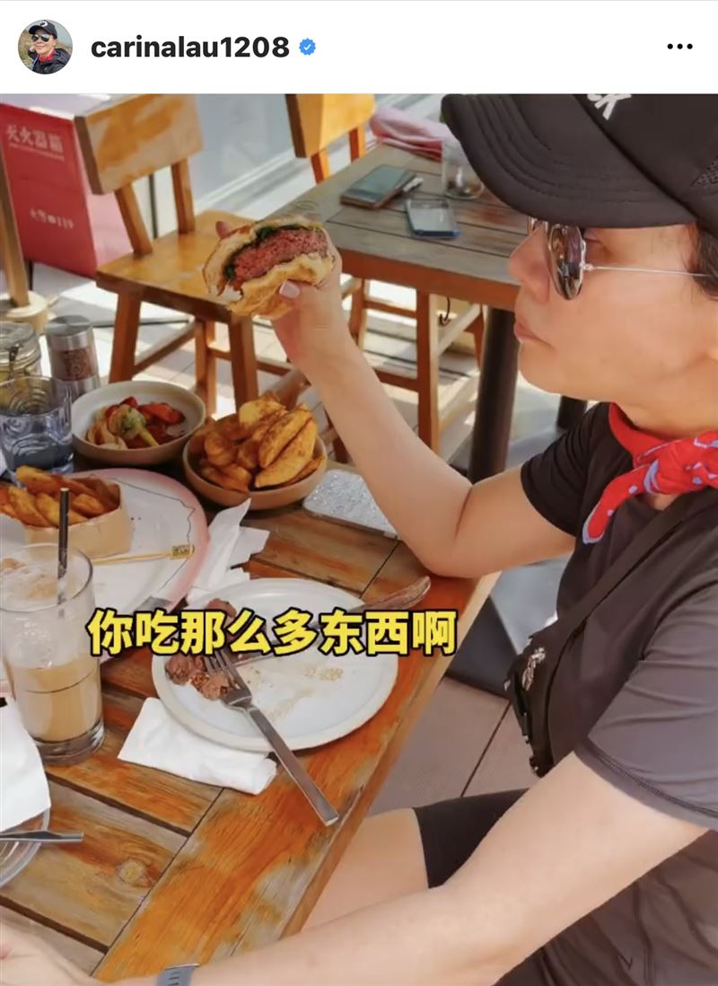 减肥方法|55岁刘嘉玲露面聊，减肥要少吃，下秒遭逮暴饮暴食吃炸物