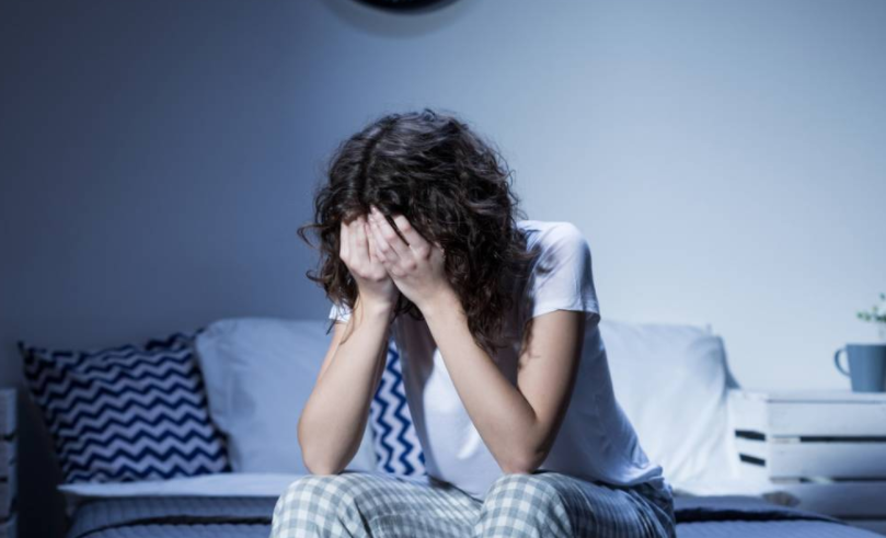 鸡蛋|32岁女白领坚持早睡1年，不幸瘫痪，医生：睡前这1事无异于“自残”