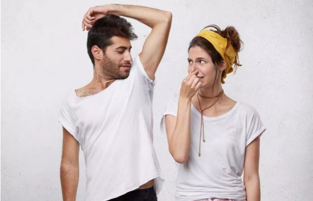 肝脏|?男性晨起3处“发臭”，肝或已“烂如渔网”，一个不占，肝还“强壮”