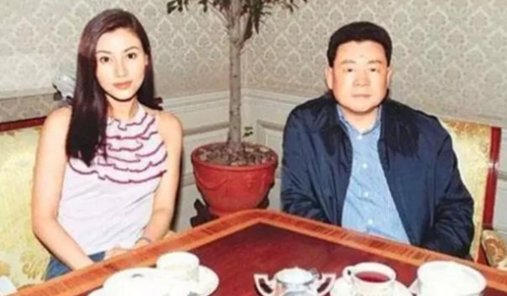 刘銮雄|刘銮雄的女人：关之琳名声尽毁，蔡少芬手握重金，袁洁莹为情迷失