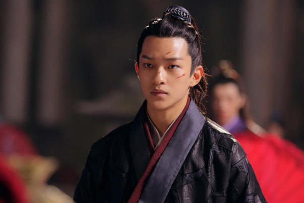 屈楚萧|演技及其不错的屈楚萧，因传出癖好被争论，耽误《侍神令》的上映