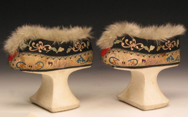 后宫史|清朝妃子穿的“花盆底”，不仅是为了美观，还是为了方便皇帝