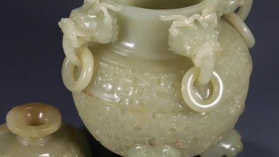 |行家看和田玉，看的并不是表面的白度，而是看的其中这一点！