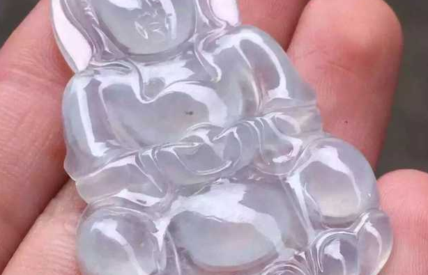 翡翠|市面上常见的素面翡翠，款式有很多，价值也是比较高的