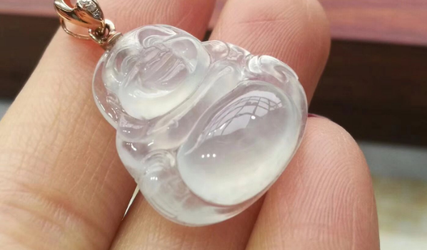 设计师|我们常见的翡翠镶嵌都有哪些材质？哪些值钱，那些不值钱