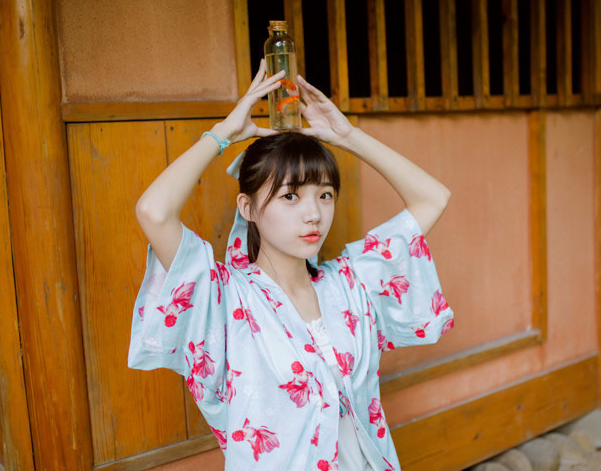 小情育儿|商场买礼品偶遇前夫，他非要送我，可刚上他的车，就开始不老实！