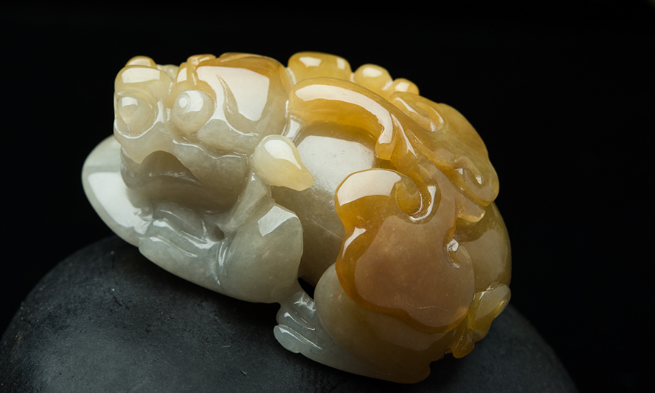 |和田玉原石利用率不会达到百分百，尤其是边角料，赌性很大