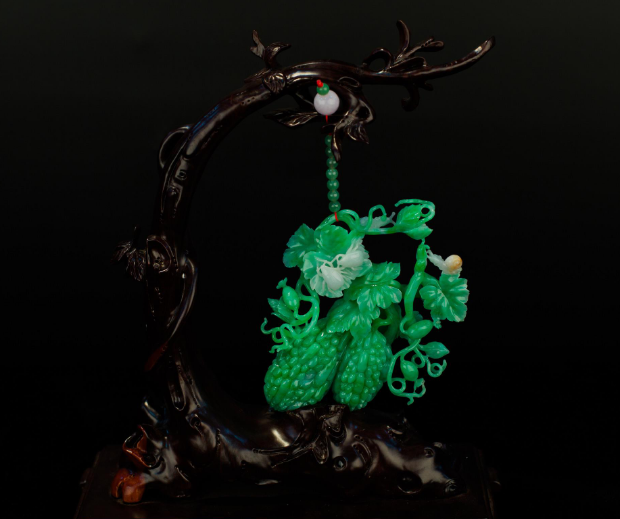 翡翠|一个精美的翡翠作品，倾注了雕刻师的心血，和大量的精力时间