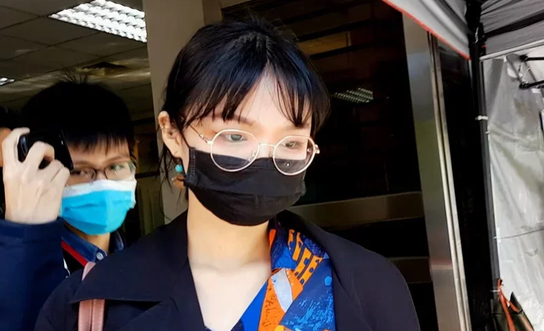 游戏小郎君 不走寻常路！女大学生不穿内衣在漫展拍照，被判3个月