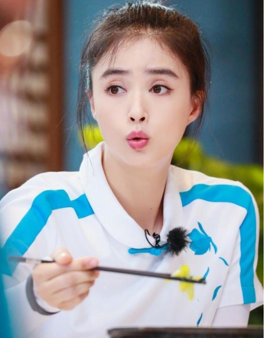 蒋欣|37岁蒋欣瘦成王子文，体重不过百，重回颜值巅峰，直言方法不难