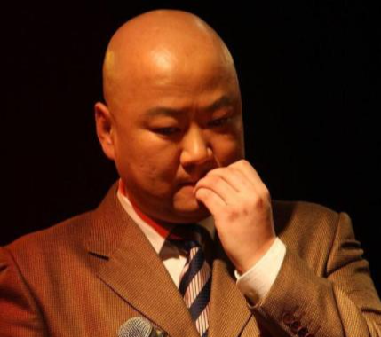 春晚|因8个字被索赔一个亿，“春晚钉子户”郭冬临现在还好吗？