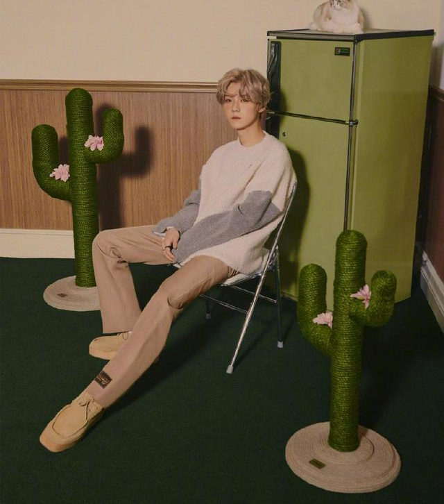 鹿晗|鹿晗帅气大片，居家慵懒风格，弥漫一丝浪漫气息