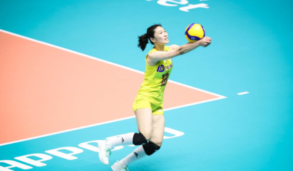 王夢(mèng)潔|郎平臉色鐵青！王夢(mèng)潔連續(xù)躲一傳，林莉沖擊奧運(yùn)會(huì)迎來(lái)良機(jī)