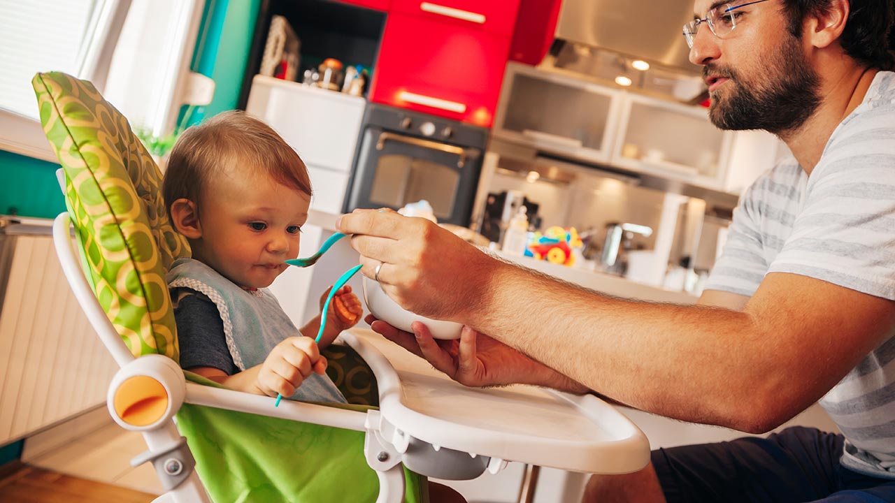 精英育儿经|你家宝宝开始吃固体食物了吗?这是老外专家的一些实用建议
