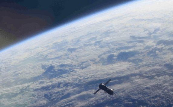 外星人 男子自称来自2714年，称外星人会降临地球