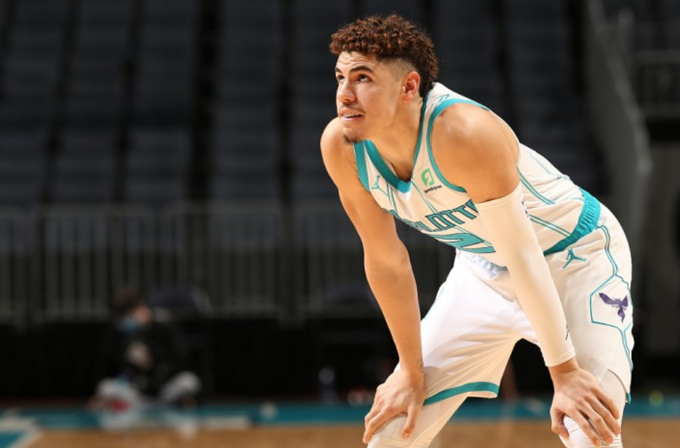 鲍尔|就在今天!拉梅洛鲍尔创造历史!成NBA最年轻34+8+0先生