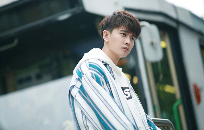 任嘉伦|任嘉伦的周生辰是沉淀后的作品，眼神和微表情管理更成熟，更耐久