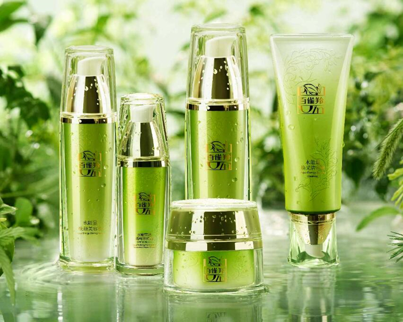 严选 继“百雀羚”翻红后，中国又一平价国货走红，性价比力压雅诗兰黛