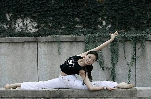 王鹤润|她靠一字马成“北体校花”,却放弃成名机会,如今后悔了吗?