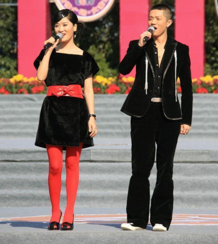 曾毅|两人默契搭档23年却没成夫妻？如今一个年入千万，一个负债累累？