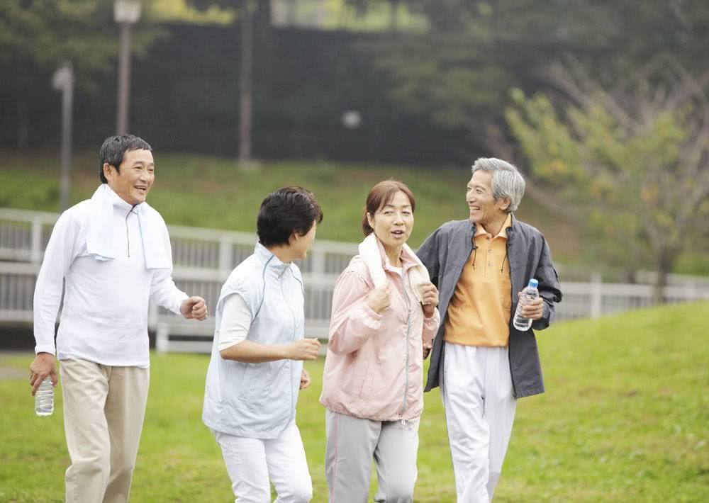 医学小栈|45岁男子重度骨质疏松，医生提醒：不要因为自己的无知而自毁健康