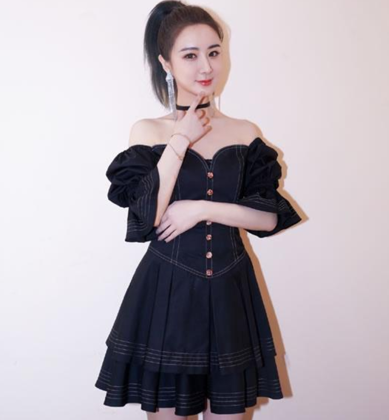 |有一种“整容”叫薇娅卸妆，看到素颜照后，网友：是同一个人吗