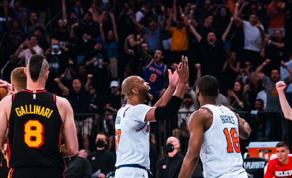 篮网队|差距巨大！篮网和尼克斯主场首战，球迷数和火爆程度肉眼可见