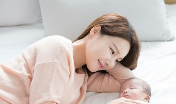 一身狼狈|有母乳吃，你还会给你家孩子添加奶粉吗？