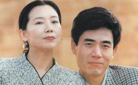 王一博|陈宝国隐藏多年的妻子，原来也是圈内的老戏骨，37岁的儿子很帅气