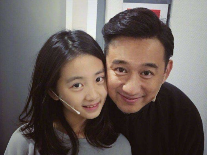 佟大为|佟大为女儿也太会长了，气质与女神王祖贤神似，仿佛看到了第二个王祖贤的诞生！