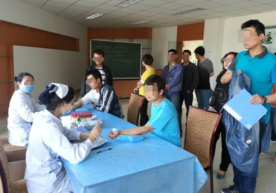 金兰中医学社|50岁大哥，身上开“小红花”，确诊肝硬化，医生：再晚一点，癌就上身了