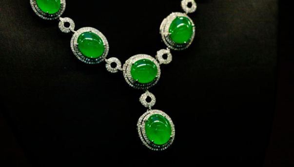 翡翠|为何几百块钱的原石根本就没价值?买来也切不涨,不如停止消费!