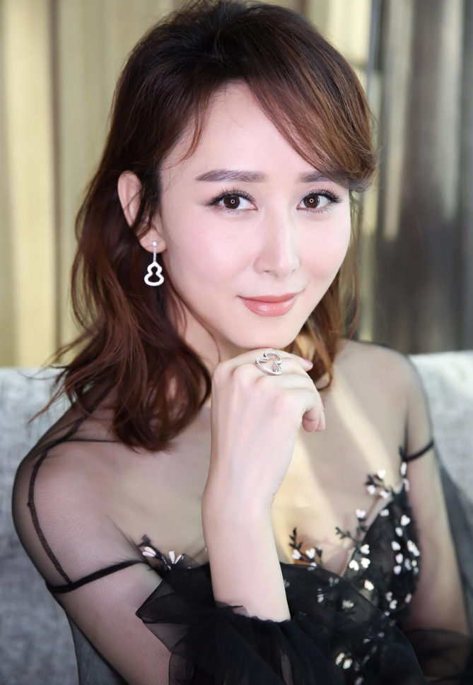 胡静|嫁给国外首富的中国女星，丈夫为让她睡好觉，甘愿“切除器官”