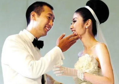 陈慧琳|向华强曾在宴会呵斥陈慧琳：谁让你来的？陈惠敏轻轻拍了拍向华强