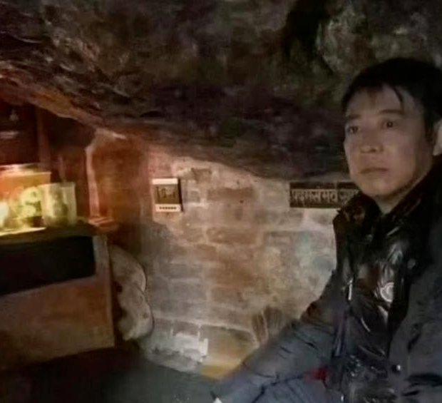 李连杰|外媒消息李连杰因骨癌去世？前几天李连杰还发文悼念好友，近照曝光让人担忧