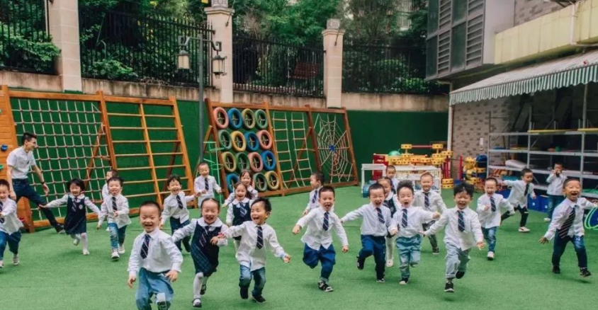 雷七有料|送孩子上幼儿园不是越早越好，要看孩子的表现，适不适合送到里面